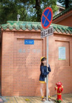 美女露咪咪